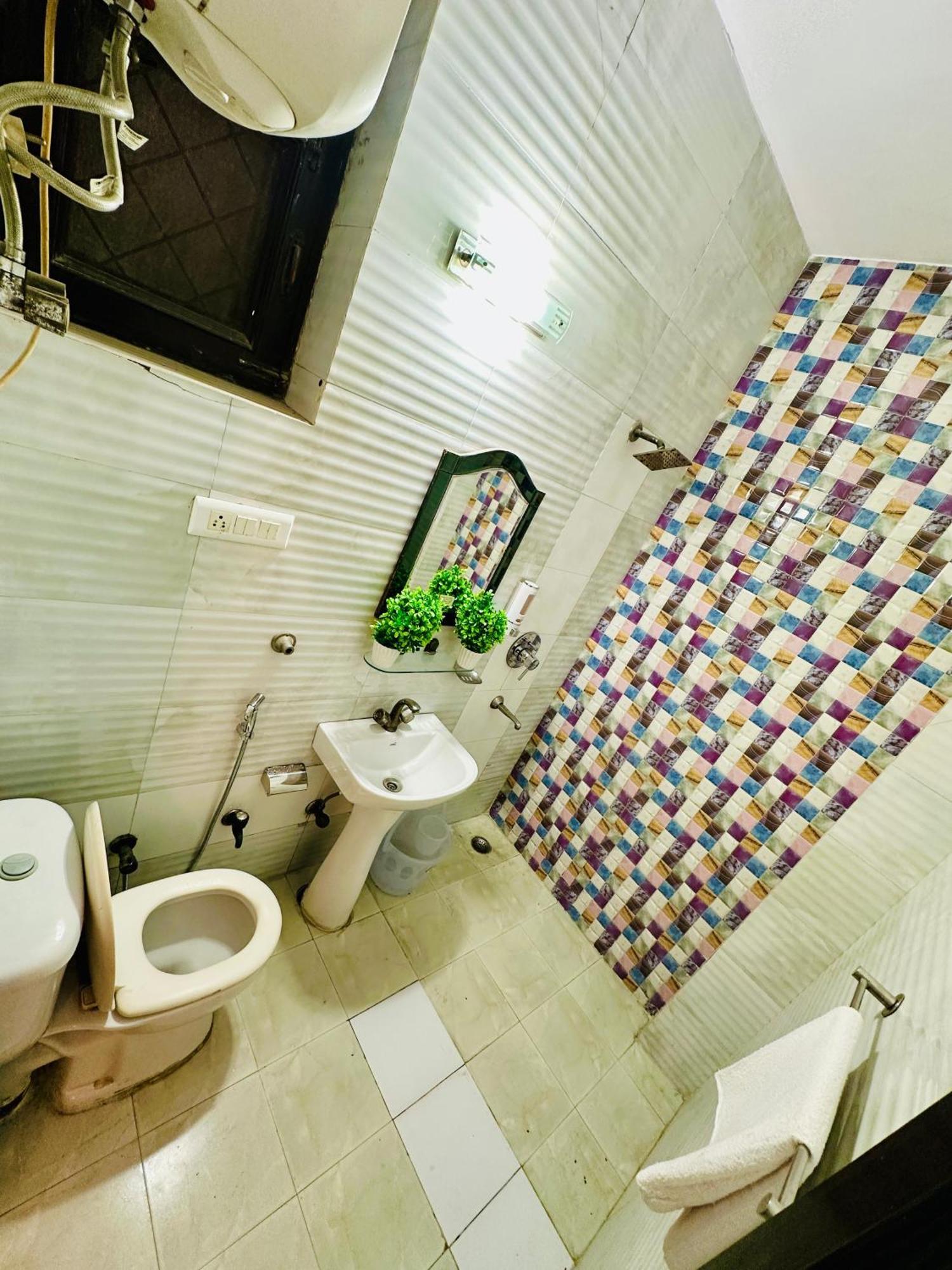 The White Scent-Near Noida Sector 18 Metro酒店 外观 照片