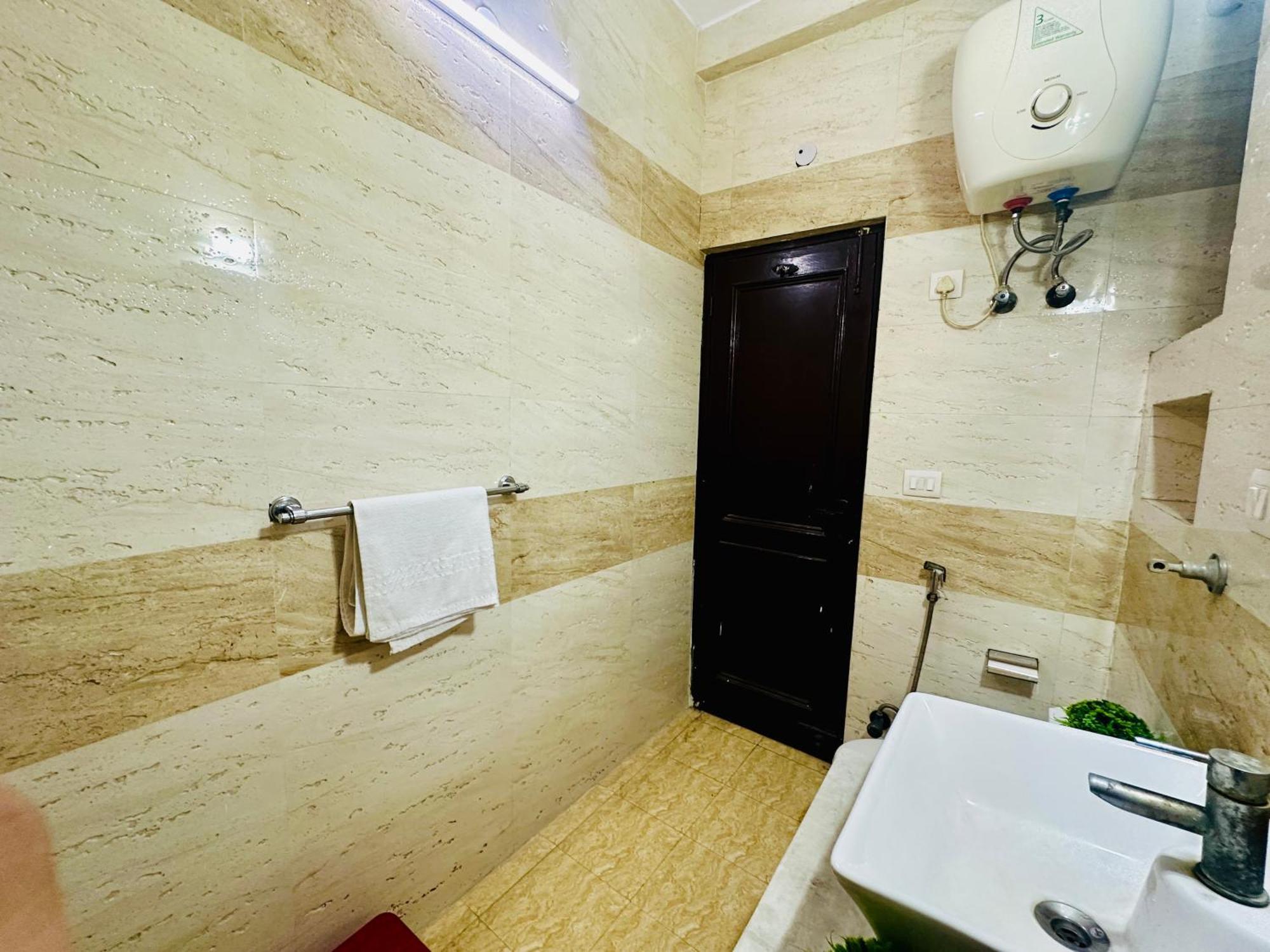 The White Scent-Near Noida Sector 18 Metro酒店 外观 照片