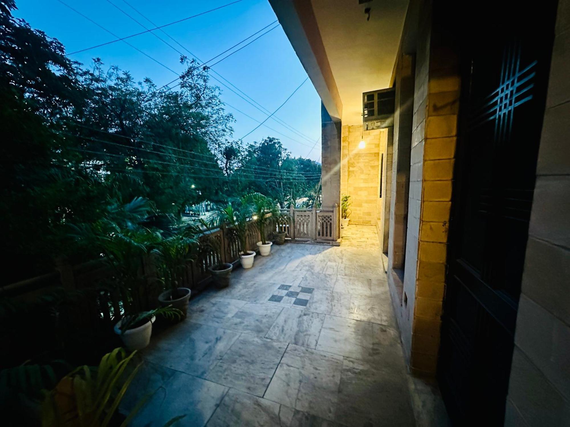 The White Scent-Near Noida Sector 18 Metro酒店 外观 照片